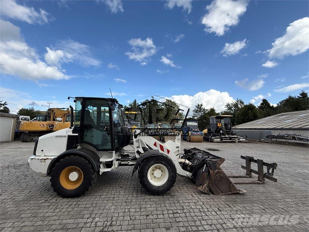 CAT 908M Chargeuse sur pneus