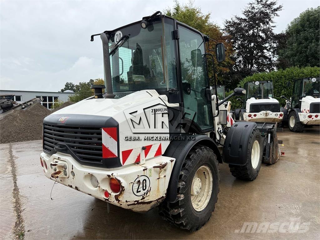 CAT 908M Chargeuse sur pneus