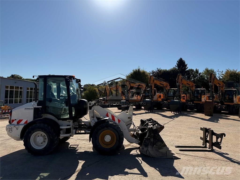 CAT 908M Chargeuse sur pneus