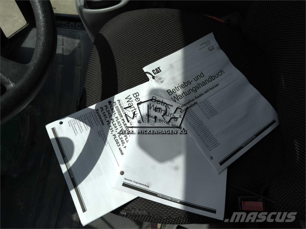 CAT 908M Chargeuse sur pneus
