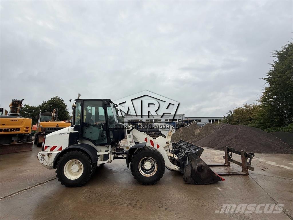 CAT 908M Chargeuse sur pneus