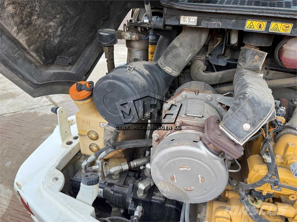 CAT 908M Chargeuse sur pneus