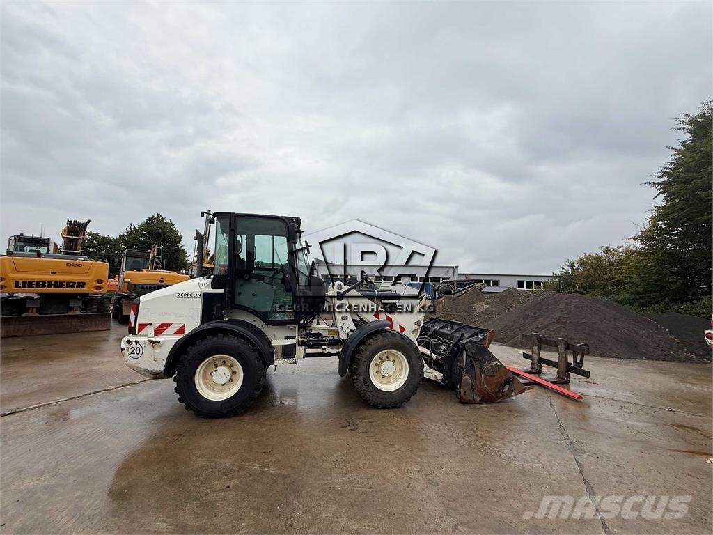 CAT 908M Chargeuse sur pneus