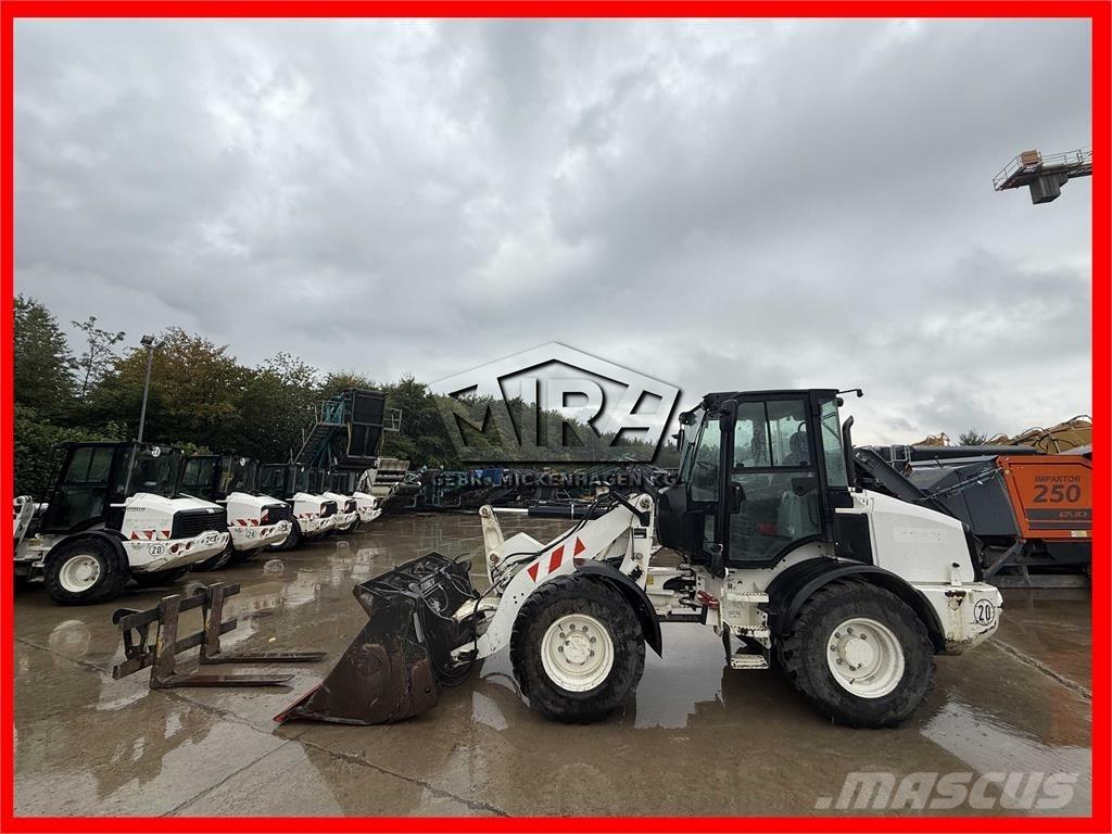 CAT 908M Chargeuse sur pneus
