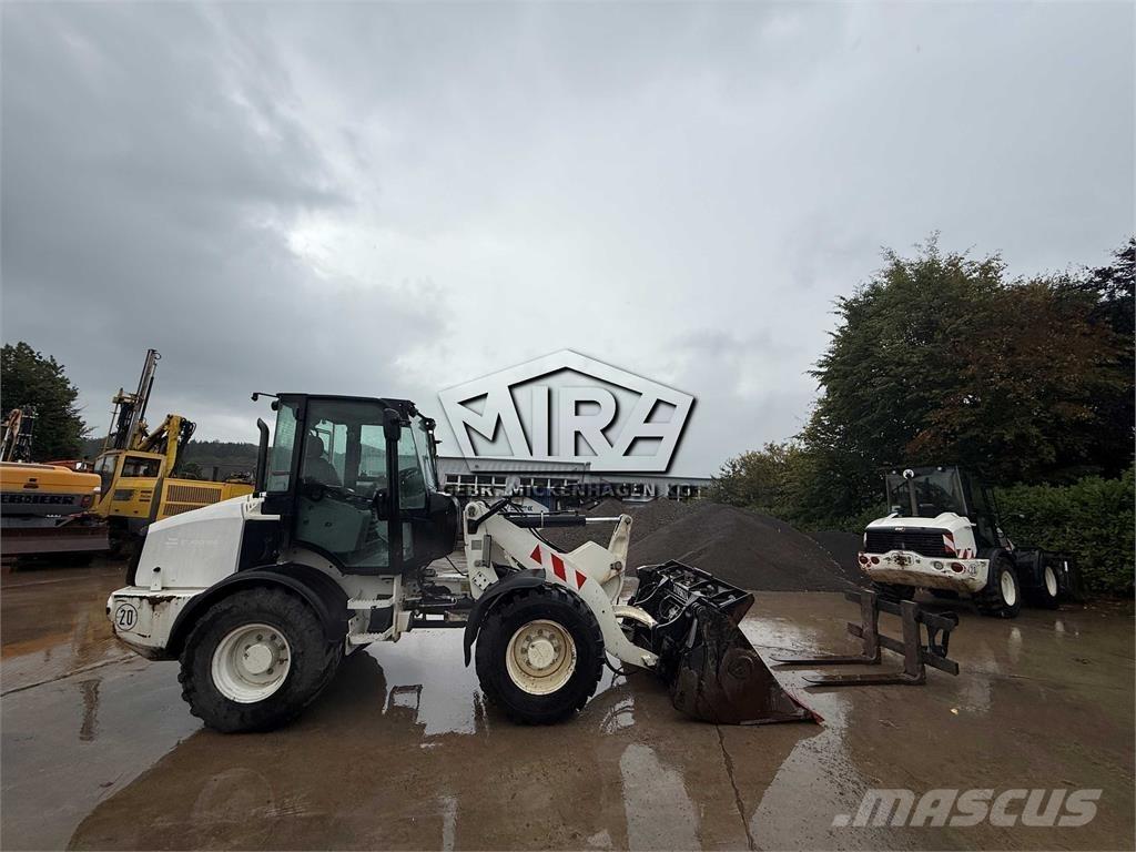 CAT 908M Chargeuse sur pneus