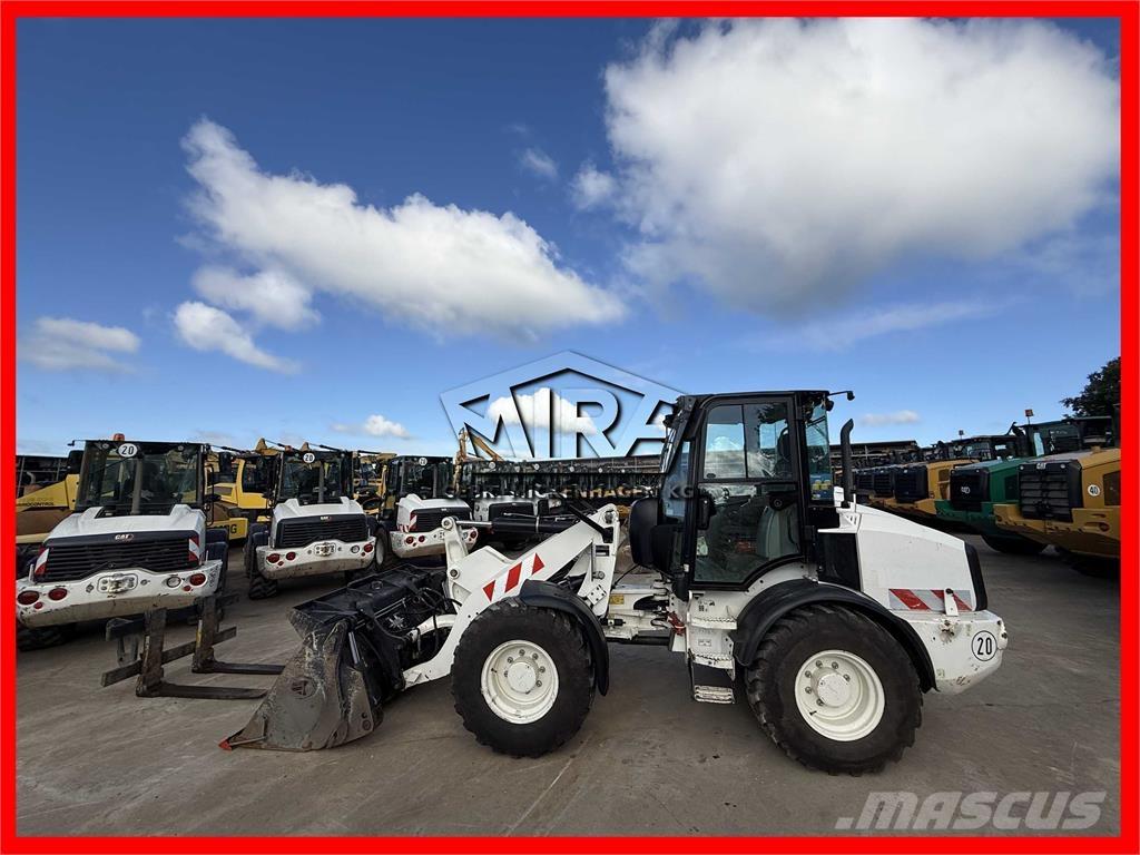 CAT 908M Chargeuse sur pneus