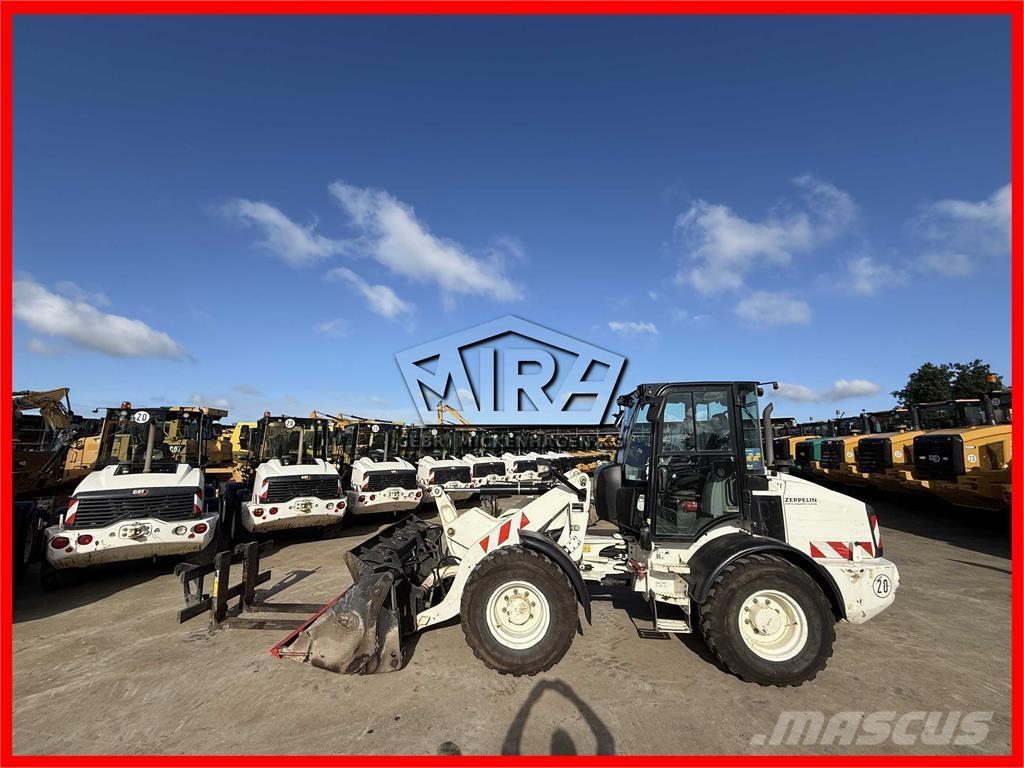 CAT 908M Chargeuse sur pneus