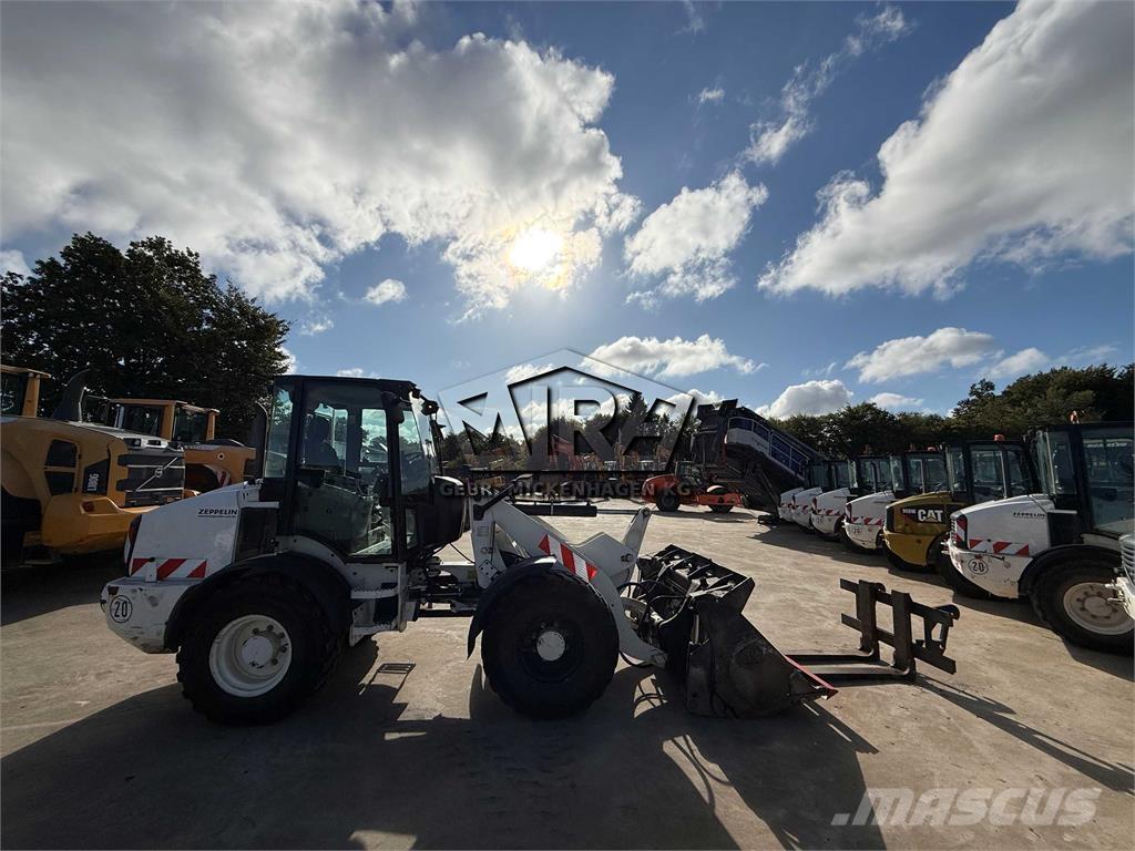 CAT 908M Chargeuse sur pneus