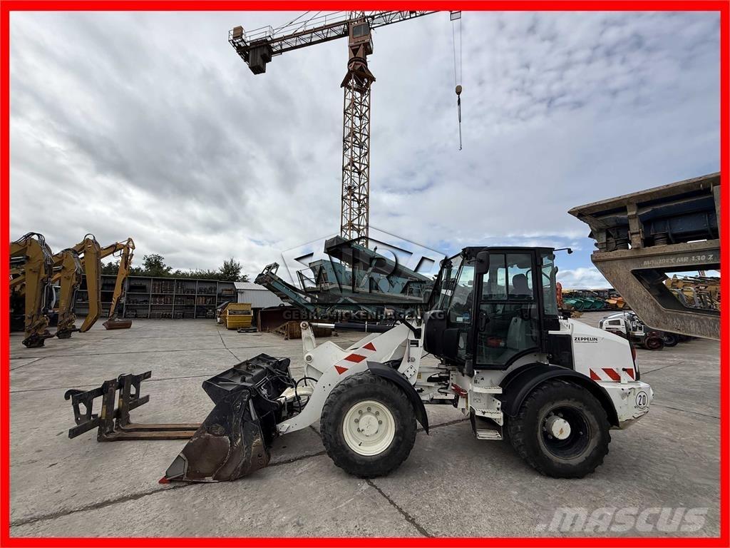 CAT 908M Chargeuse sur pneus