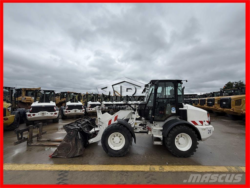 CAT 908M Chargeuse sur pneus