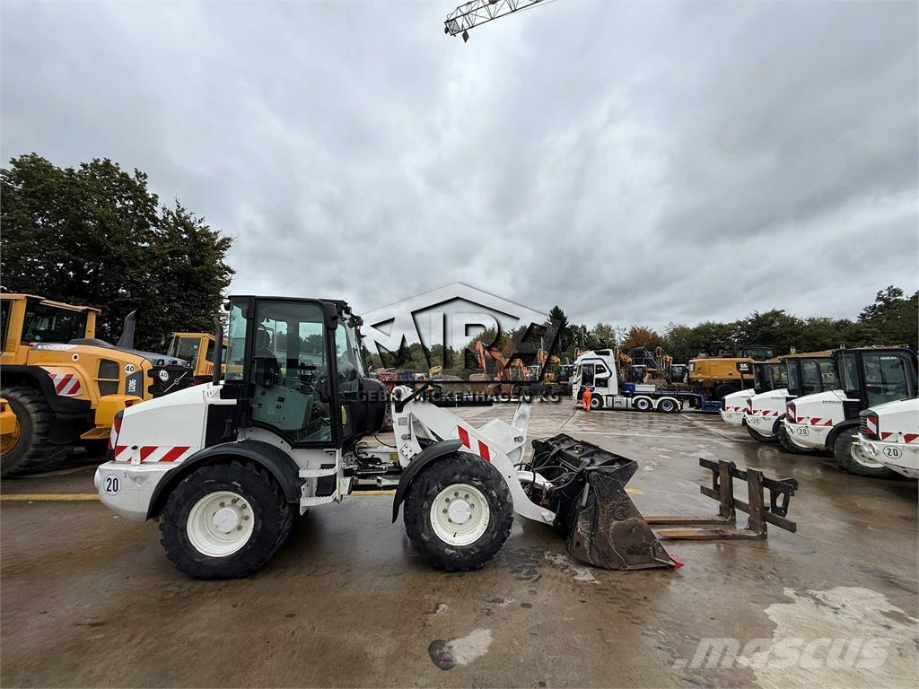 CAT 908M Chargeuse sur pneus