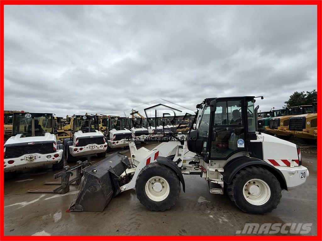 CAT 908M Chargeuse sur pneus