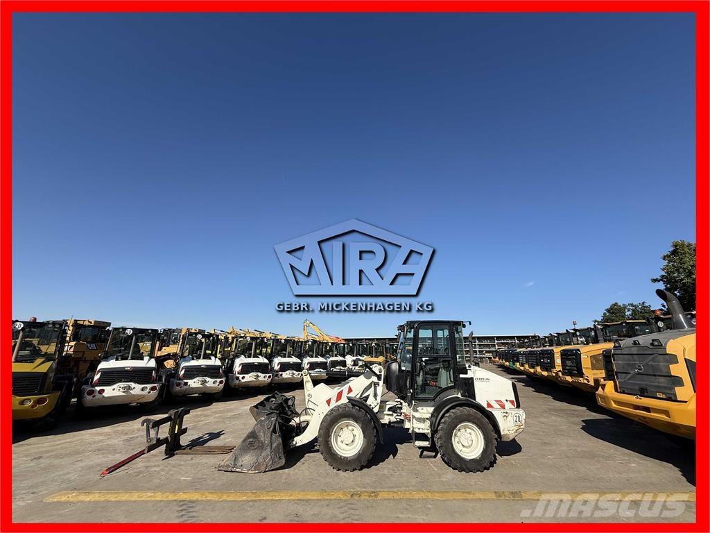 CAT 908M Chargeuse sur pneus