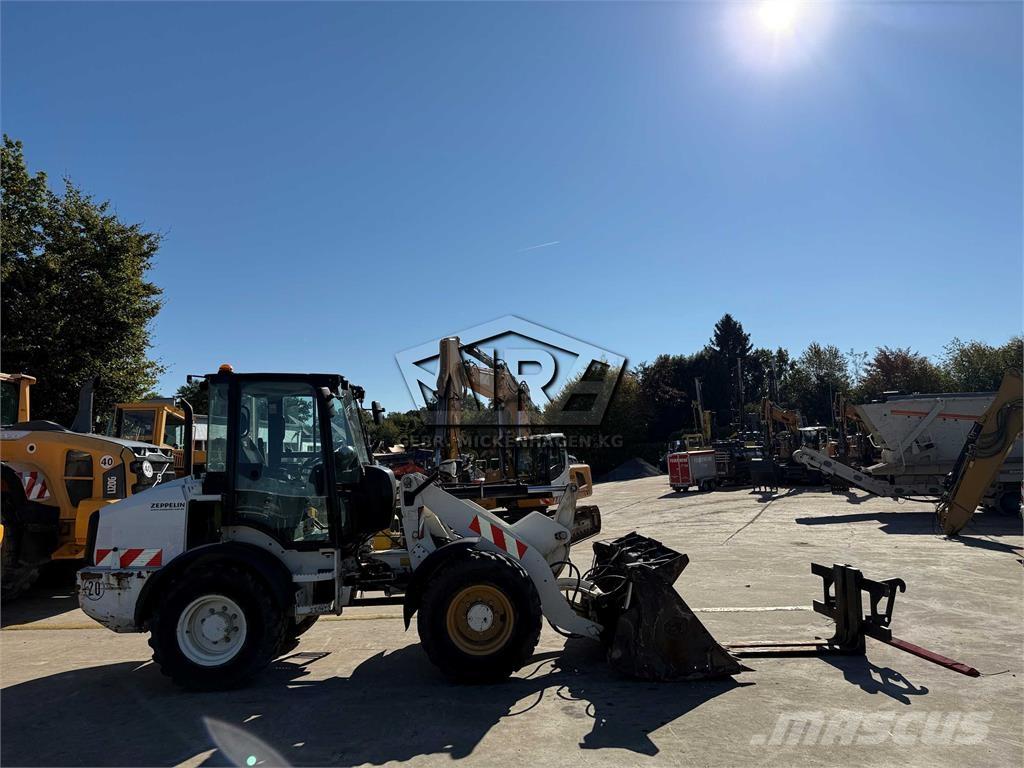 CAT 908M Chargeuse sur pneus