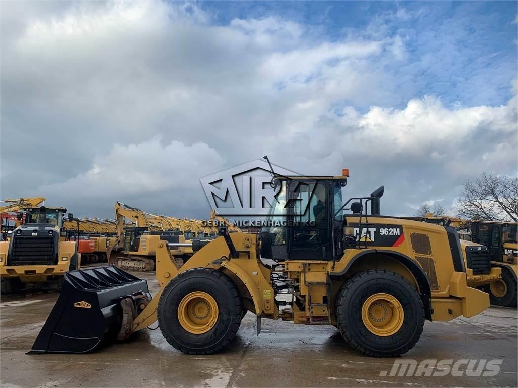 CAT 962M ( 950 M ) Chargeuse sur pneus