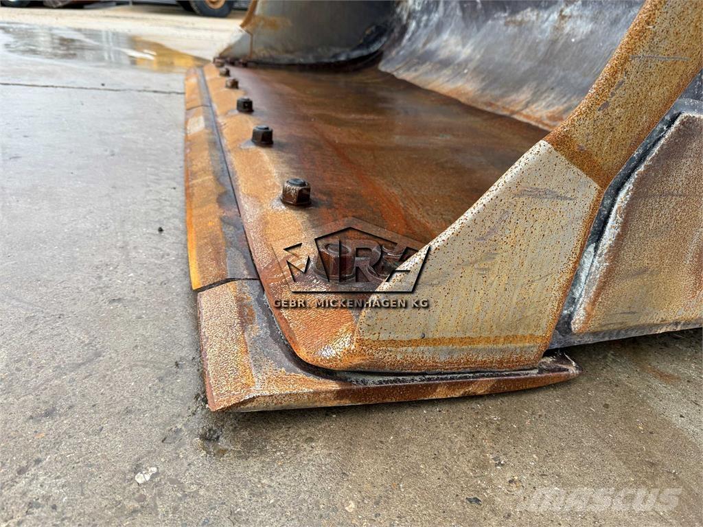 CAT 966K Chargeuse sur pneus