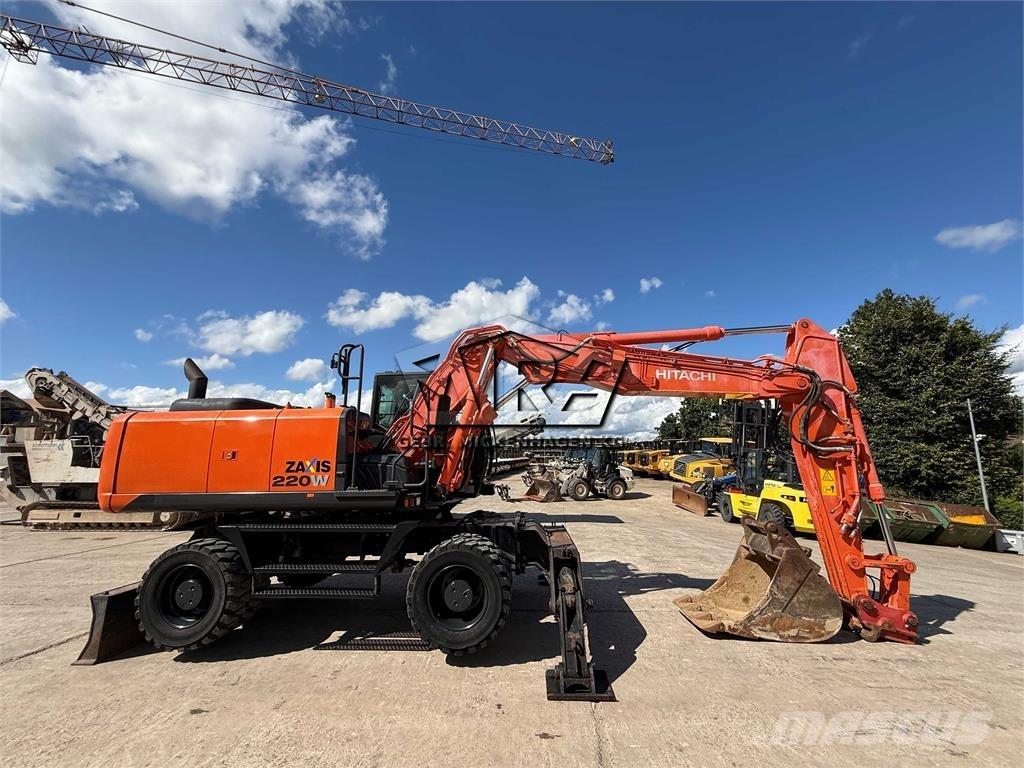 Hitachi ZX 220W-6 Pelle sur pneus