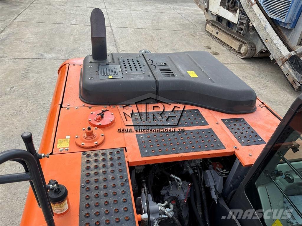 Hitachi ZX 220W-6 Pelle sur pneus