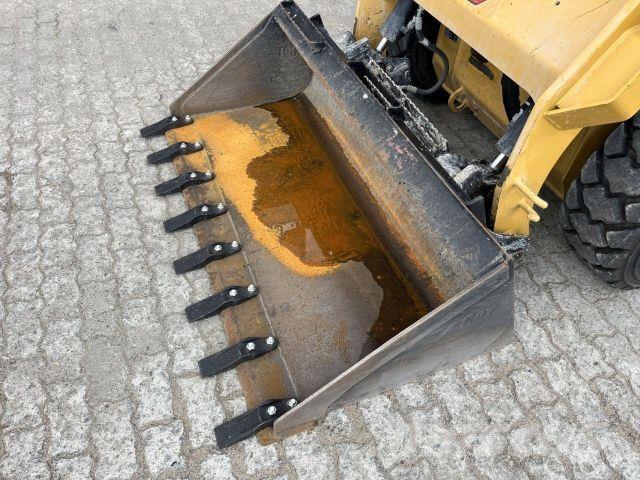 CAT 242D3 Construction - Autres