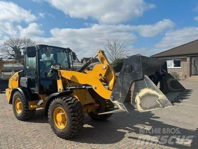 CAT 906 Chargeuse sur pneus
