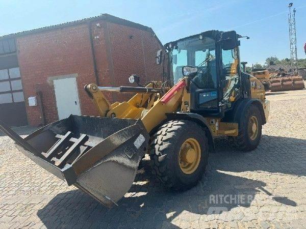 CAT 906 Chargeuse sur pneus
