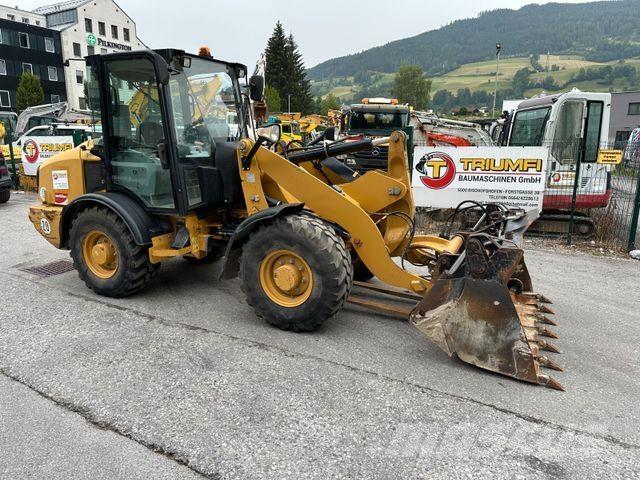 CAT 906H Pelle sur pneus