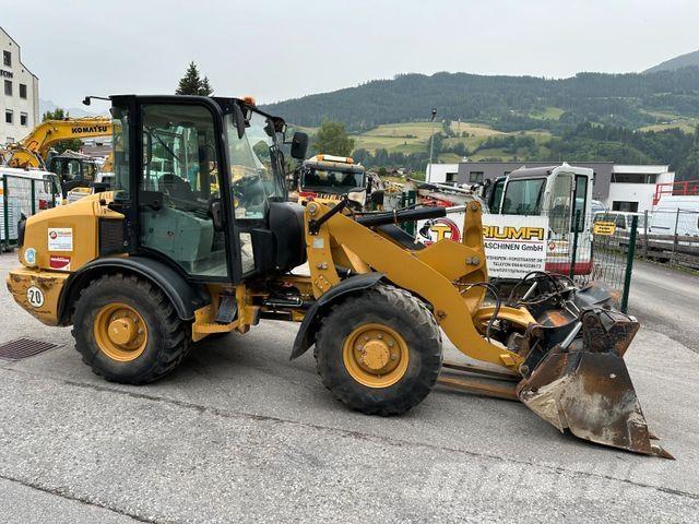 CAT 906H Pelle sur pneus