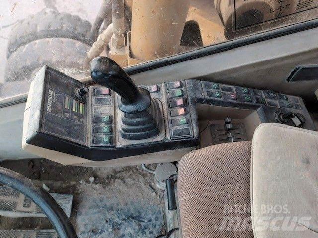CAT M320 Pelle sur pneus