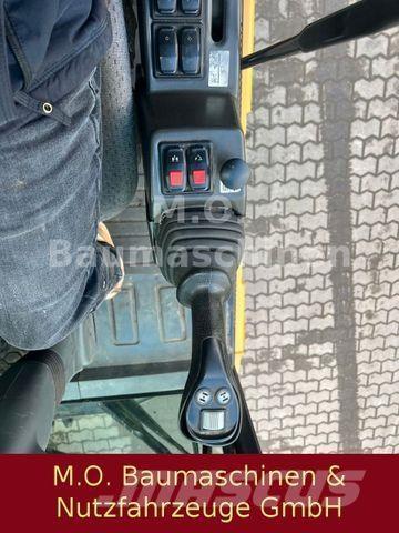 CAT MH 3022 Pelle sur pneus