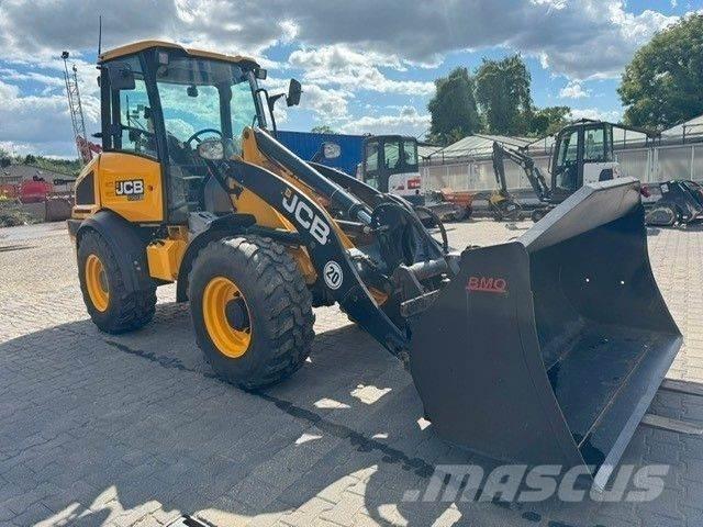 JCB 409 Chargeuse sur pneus