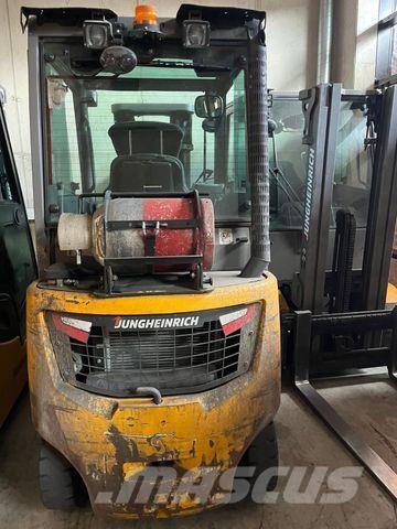 Jungheinrich 45 GAS Chariots GPL