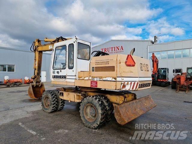 Liebherr A912 Pelle sur pneus