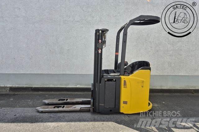 Linde L14SP Préparateur de commande haute levée