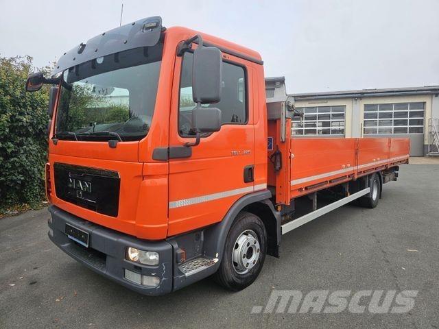 MAN 12.220 Camion plateau