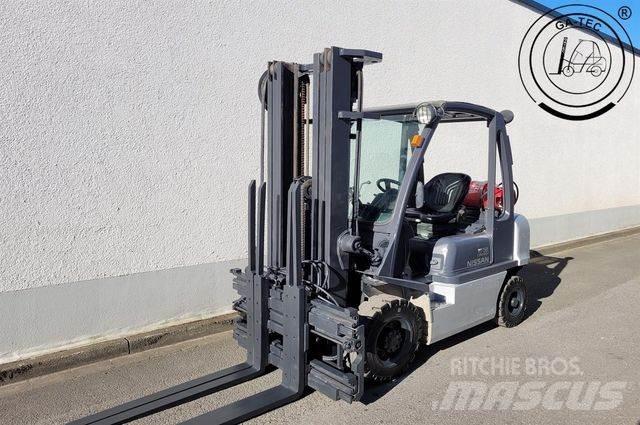 Nissan U1D2A25LQ Chariots GPL