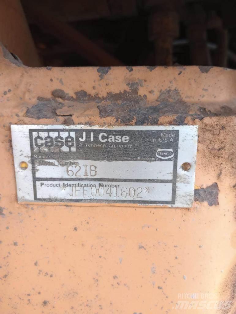 CASE 621B Chargeuse sur pneus