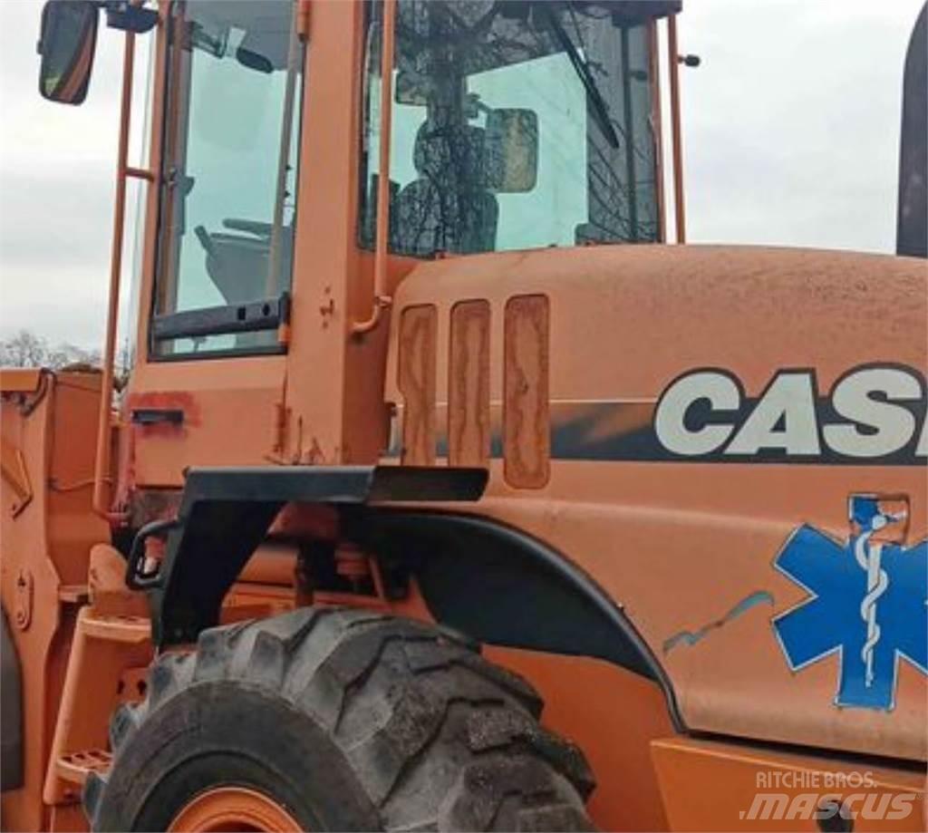 CASE 621D Chargeuse sur pneus