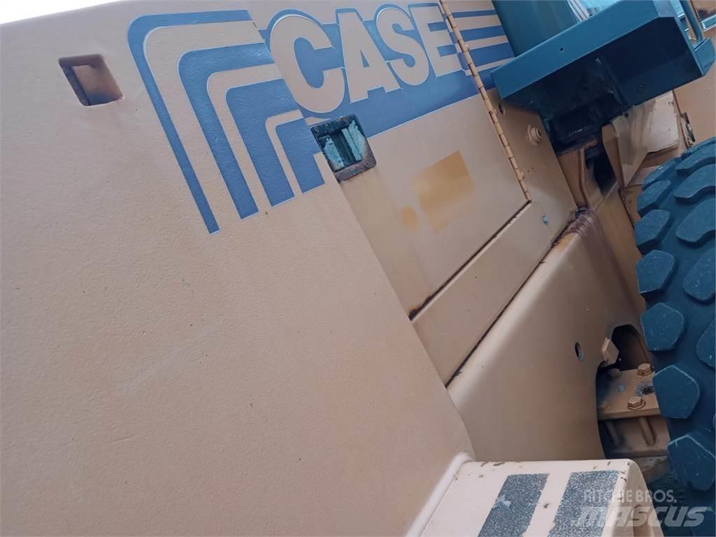 CASE 721C Chargeuse sur pneus