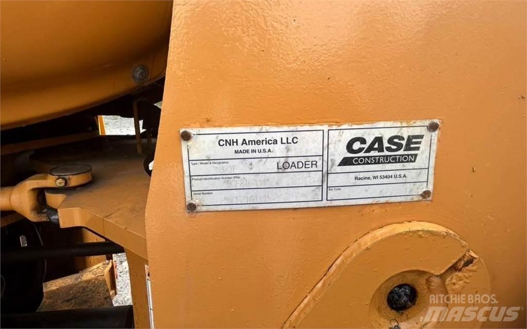 CASE 821F Chargeuse sur pneus