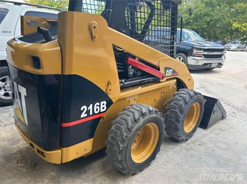 CAT 216B Chargeuse compacte