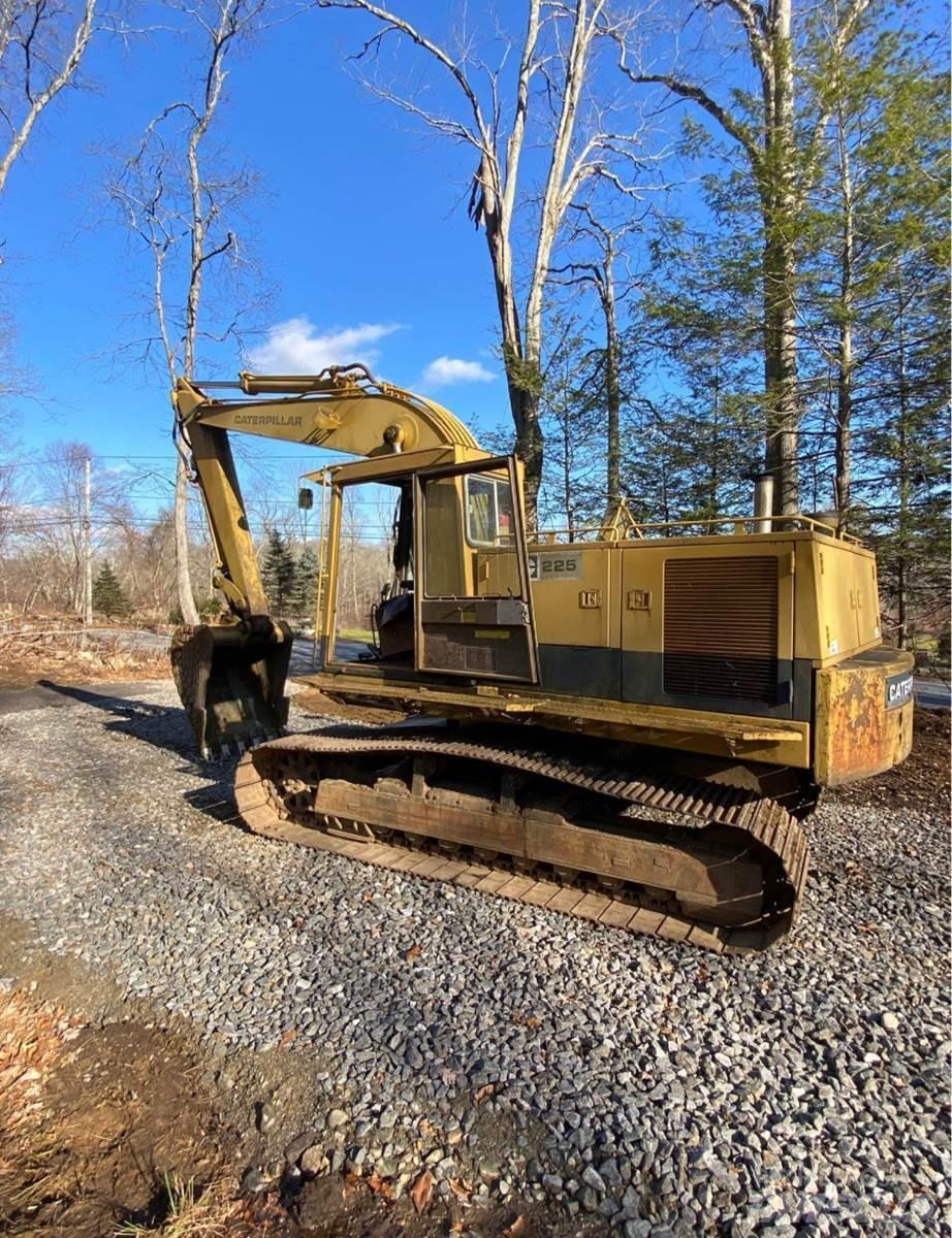 CAT 225 Pelle sur chenilles