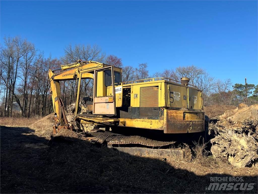 CAT 225 LC Pelle sur chenilles