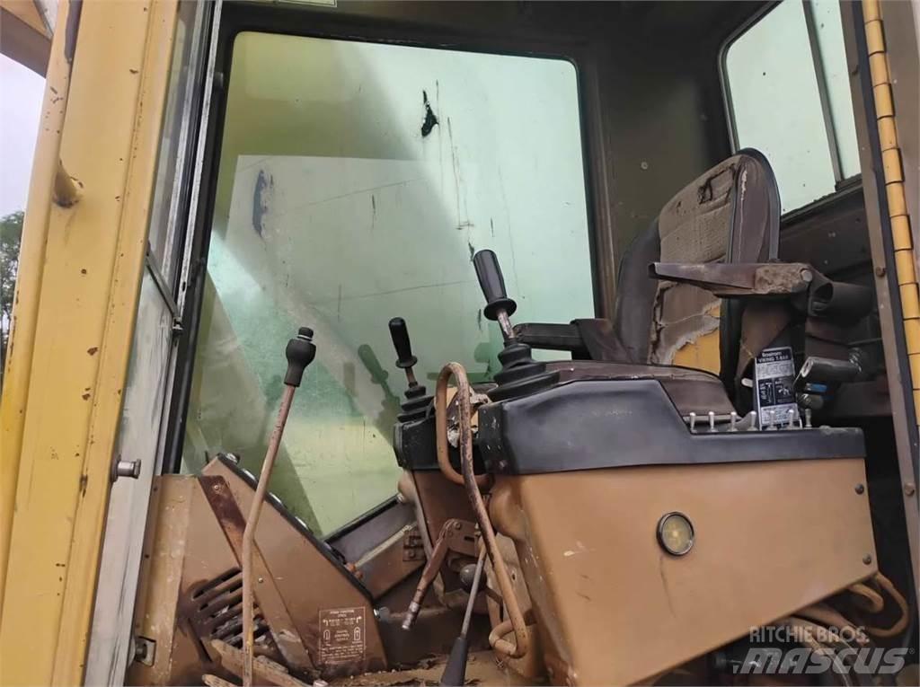 CAT 225 LC Pelle sur chenilles