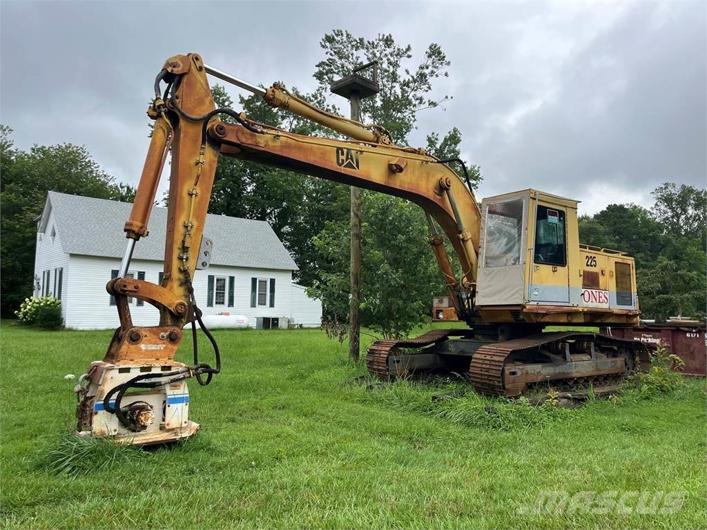 CAT 225 LC Pelle sur chenilles