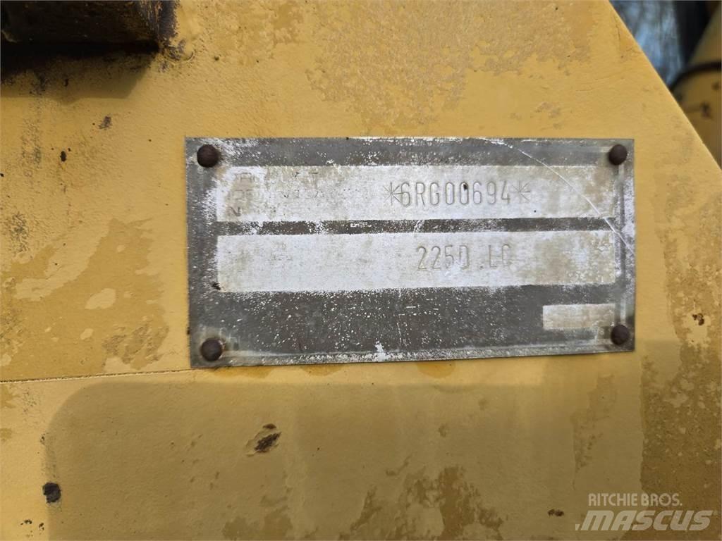 CAT 225D Pelle sur chenilles