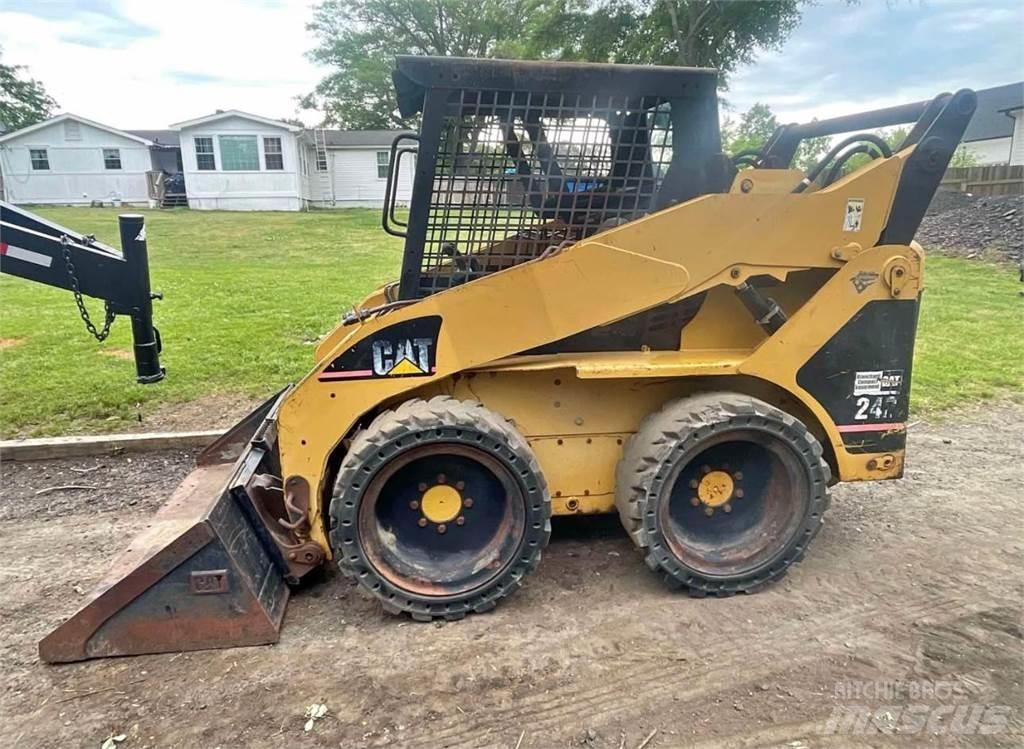 CAT 242 Chargeuse compacte