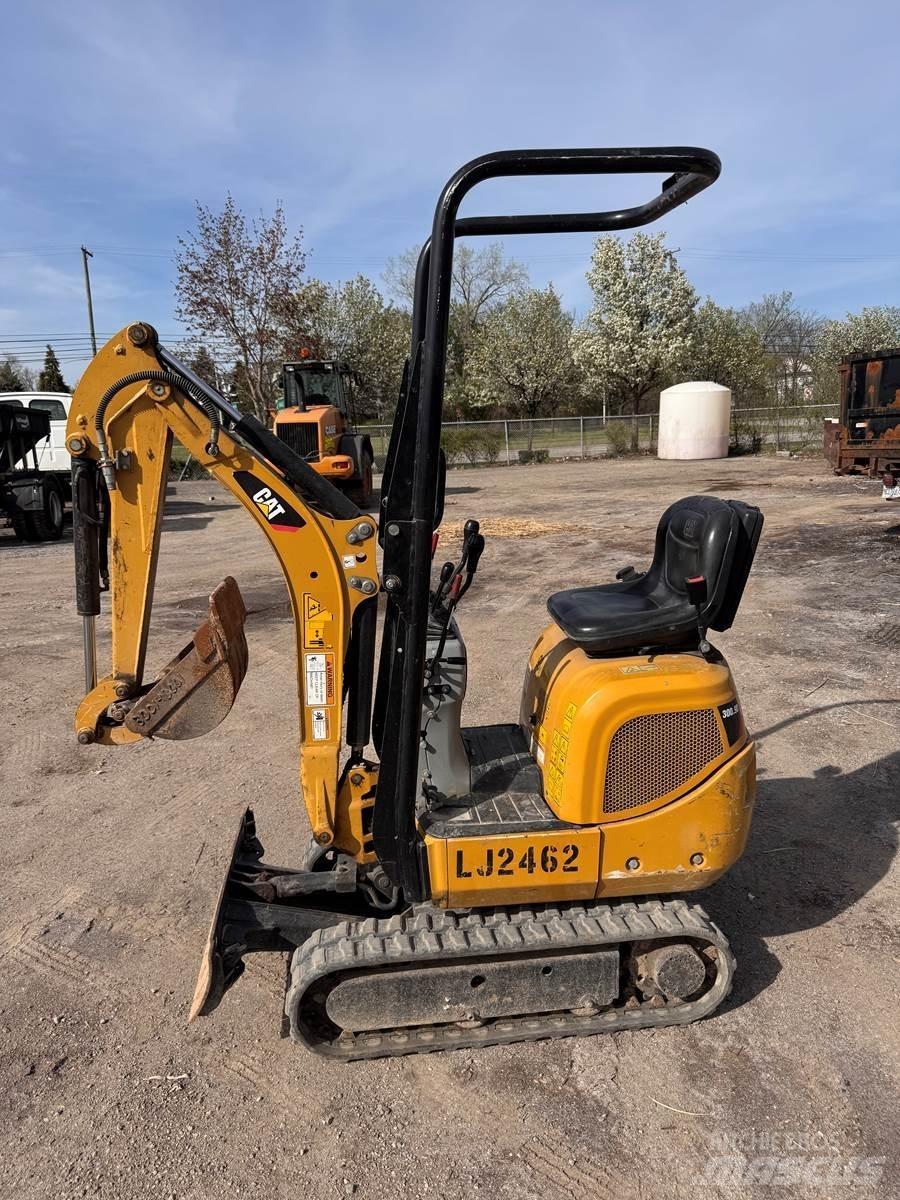 CAT 300.9D Mini pelle < 7t
