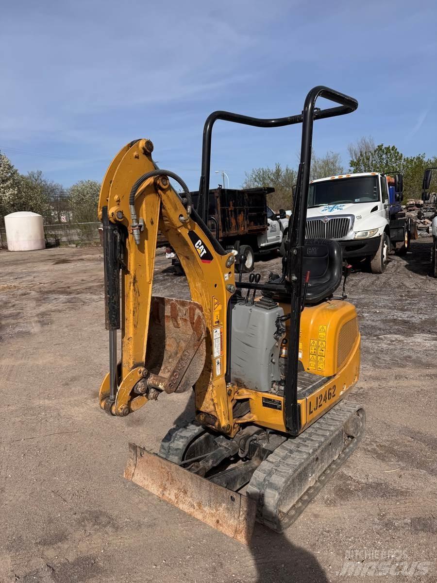 CAT 300.9D Mini pelle < 7t
