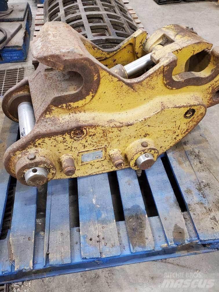 CAT 320DL Attache rapide pour godet