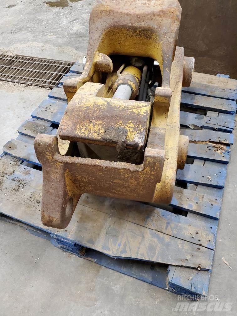 CAT 320DL Attache rapide pour godet
